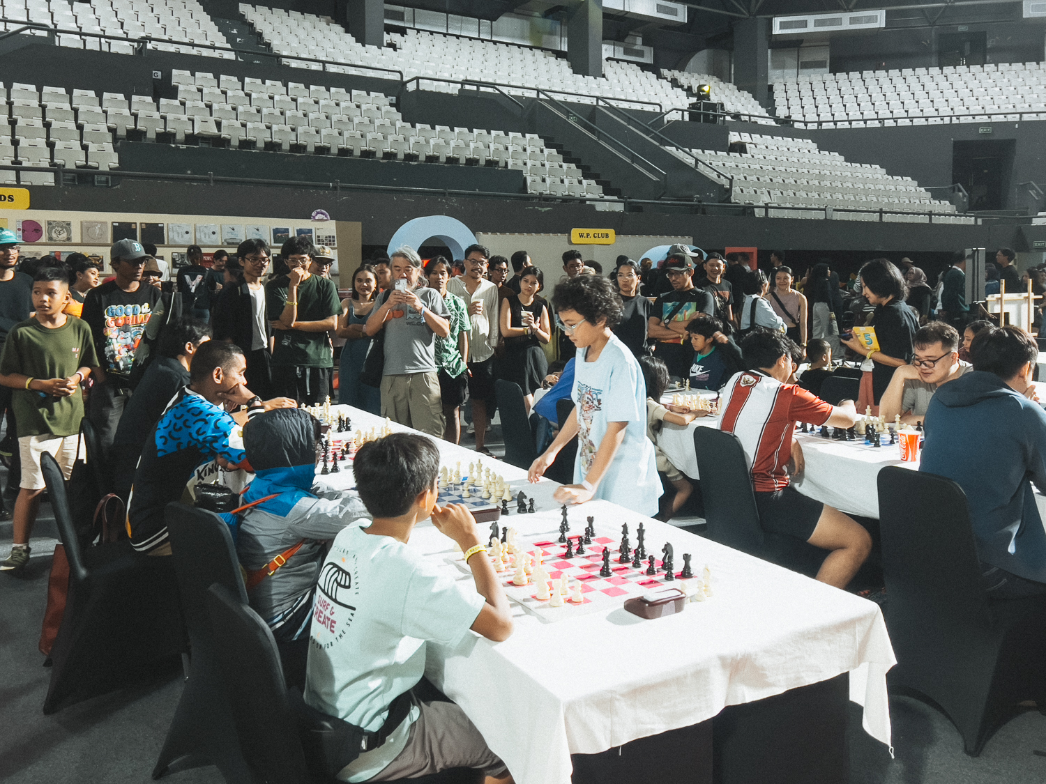 Naro playing simultaneous chess at Joyland Festival Jakarta